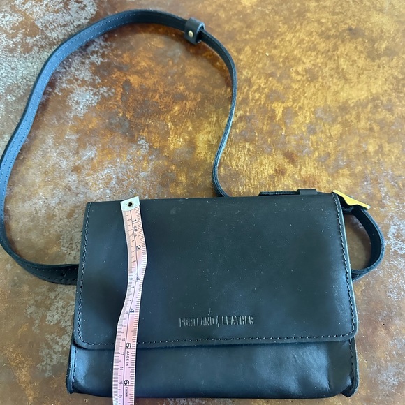 Portland Leather Black Basic Belt Bag‎ Crossbody Bag Convertible New - Picture 2 of 4